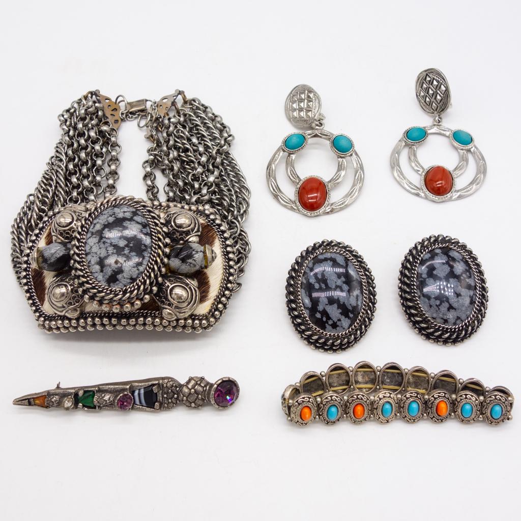Vintage Ladies Jewelry incl Studio Lazaro Neal Set: This is a vintage lot of ladies jewelry including a choker necklace and earrings suite signed Lazaro Neal. The necklace max length is 20"