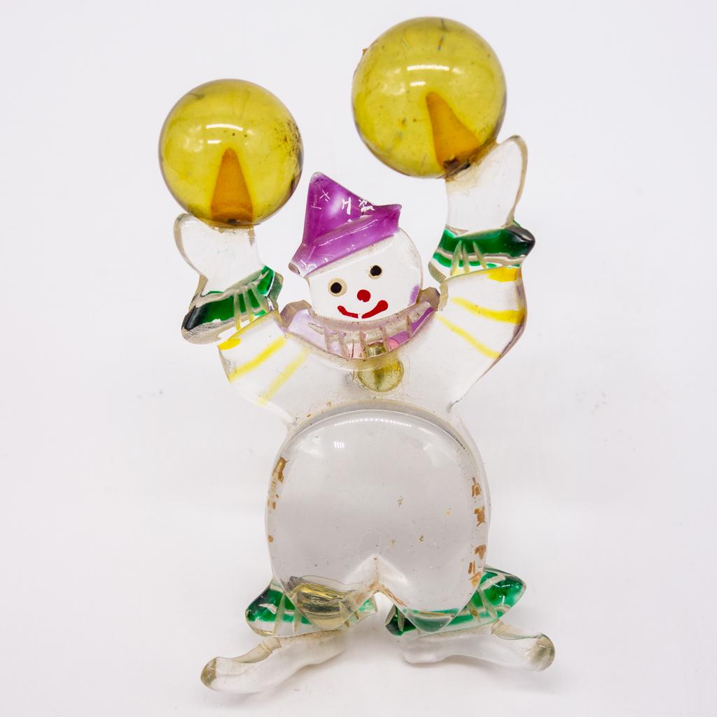 Unusual Vintage Carved Lucite Snowman Brooch: This is a charming vintage carved Lucite brooch pin dating to the early 20th century. The pin features a jolly snowman motif. 3 5/8 x 1 3/4"