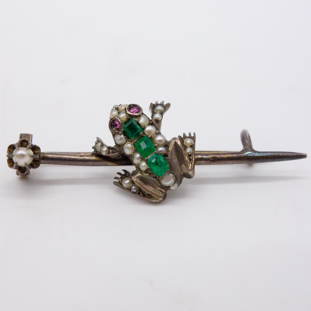 Antique 900 Silver Seed Pearl Emerald Figural Frog Pin (1 of 3)