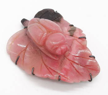 Vintage Designer Amy Kahn Russell Sterling Silver Carved Rhodochrosite Bug On Leaf Pendant Brooch: This is a vintage designer Amy Kahn Russell sterling silver carved rhodochrosite bug on a leaf pendant brooch. 2 5/8 x 2 1/8". It weighs a total of 62.6g.