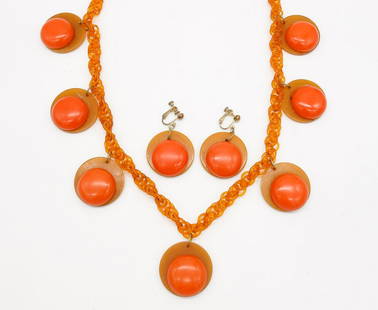 Vintage Mid Century Marbled and Orange Bakelite Necklace and Earrings Suite: This is a vintage Mid Century marbled yellow and orange cabochon Bakelite necklace and earrings suite. The necklace is 24". Each marbled disc is 1 1/2". The total weight of the lot is 110g. 