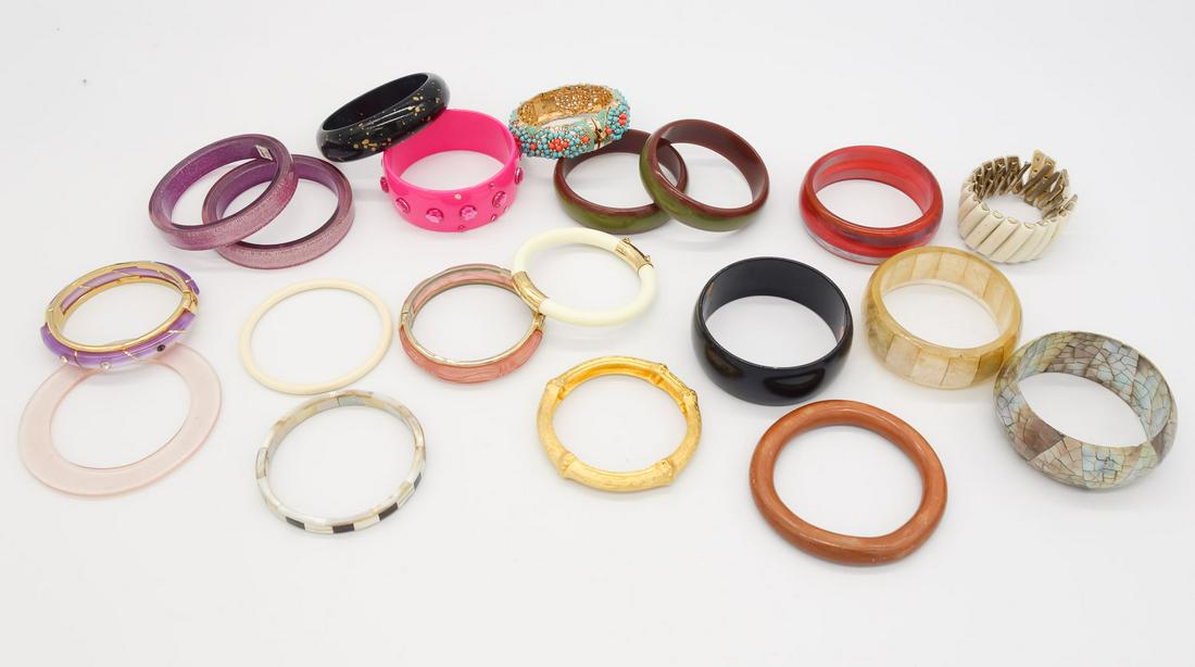 Vintage Lot 20 Bangle, Hinged and Stretch Bracelets incl Beaded, Lucite, Glitter (1 of 5)