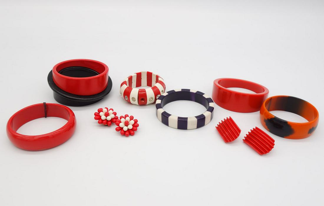 Vintage Mid Century Lot 6 Early Plastic Bracelets incl Jeweled Lucite Marbled 2 Pairs Earrings (1 of 2)