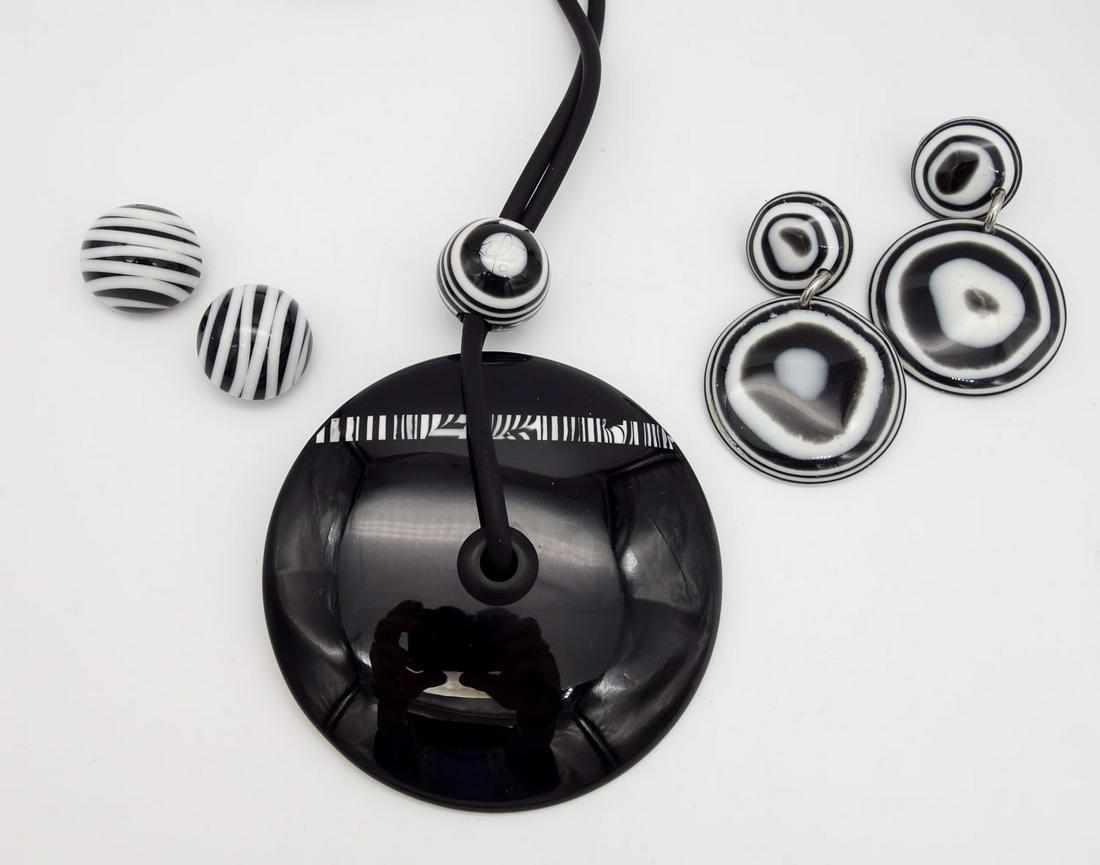 Sobral Pop Art Black and White Resin Necklace and 2 Pairs Earrings Suite (1 of 4)