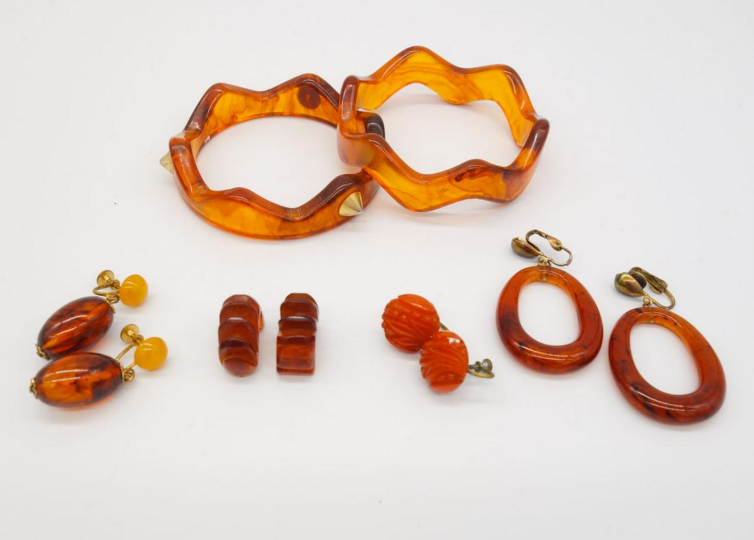 Vintage Lot 6 Mid Century Bakelite Bangle Bracelets and Earrings (1 of 3)
