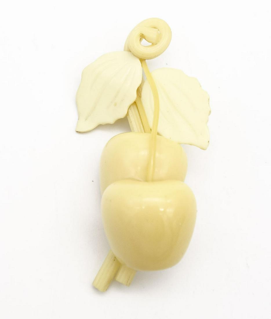 Vintage 1930s Celluloid Cherry Bunch Brooch Pin (1 of 2)