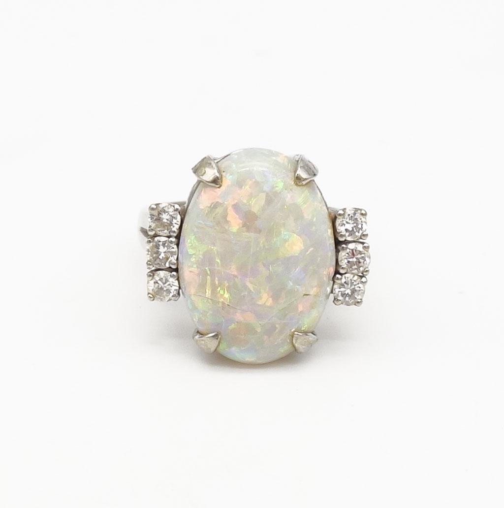 Vintage 14K White Gold Large Oval Australian Opal Diamond Ring Size 6 (1 of 7)