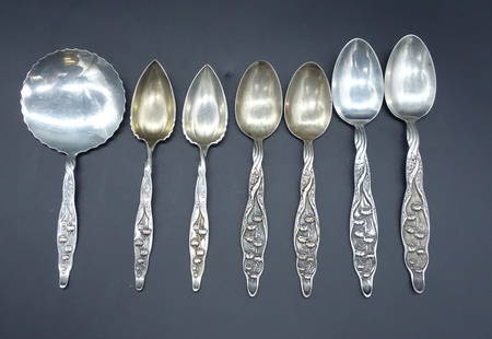 Antique Whiting Lily of the Valley Sterling Silver 6 Spoons and Bon Bon Spoon: This is an antique lot of flatware from the Whiting Manufacturing Company of New York City. Rendered in fine sterling silver, this set is decorated in the classic Lily of the Valley design first intro