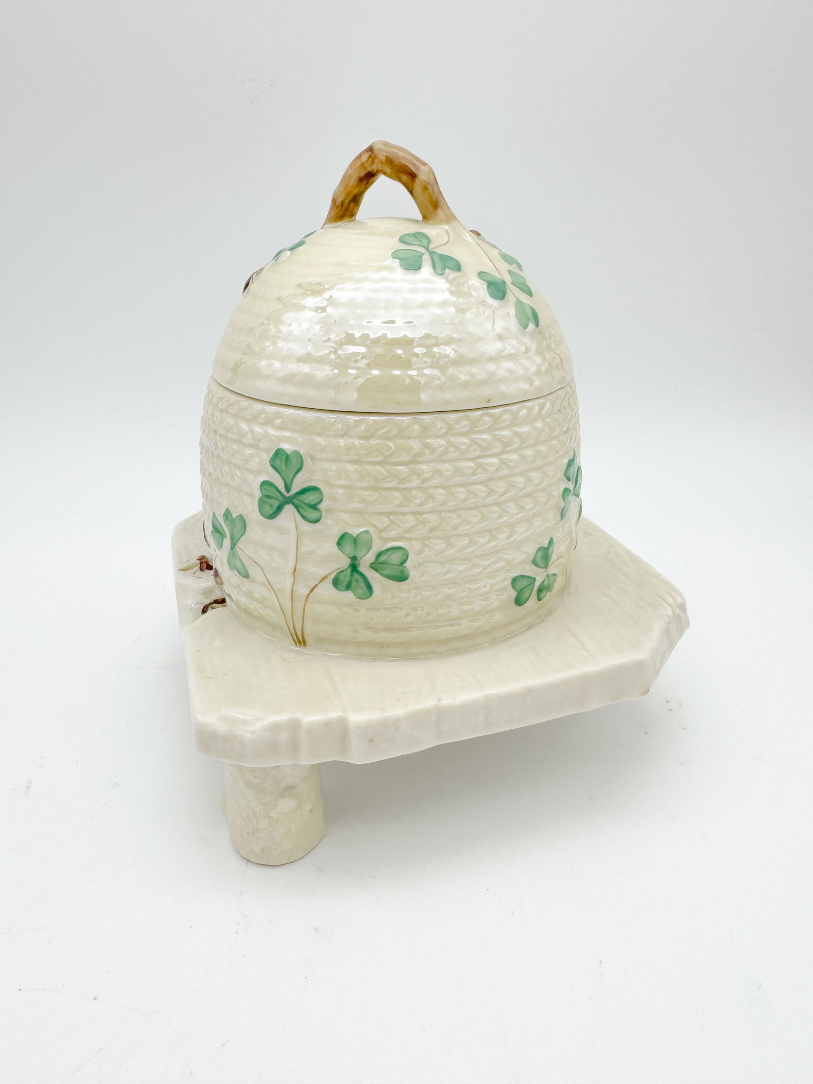 Belleek, 3rd Black Mark Shamrock Three Leg Honey Pot (1 of 9)