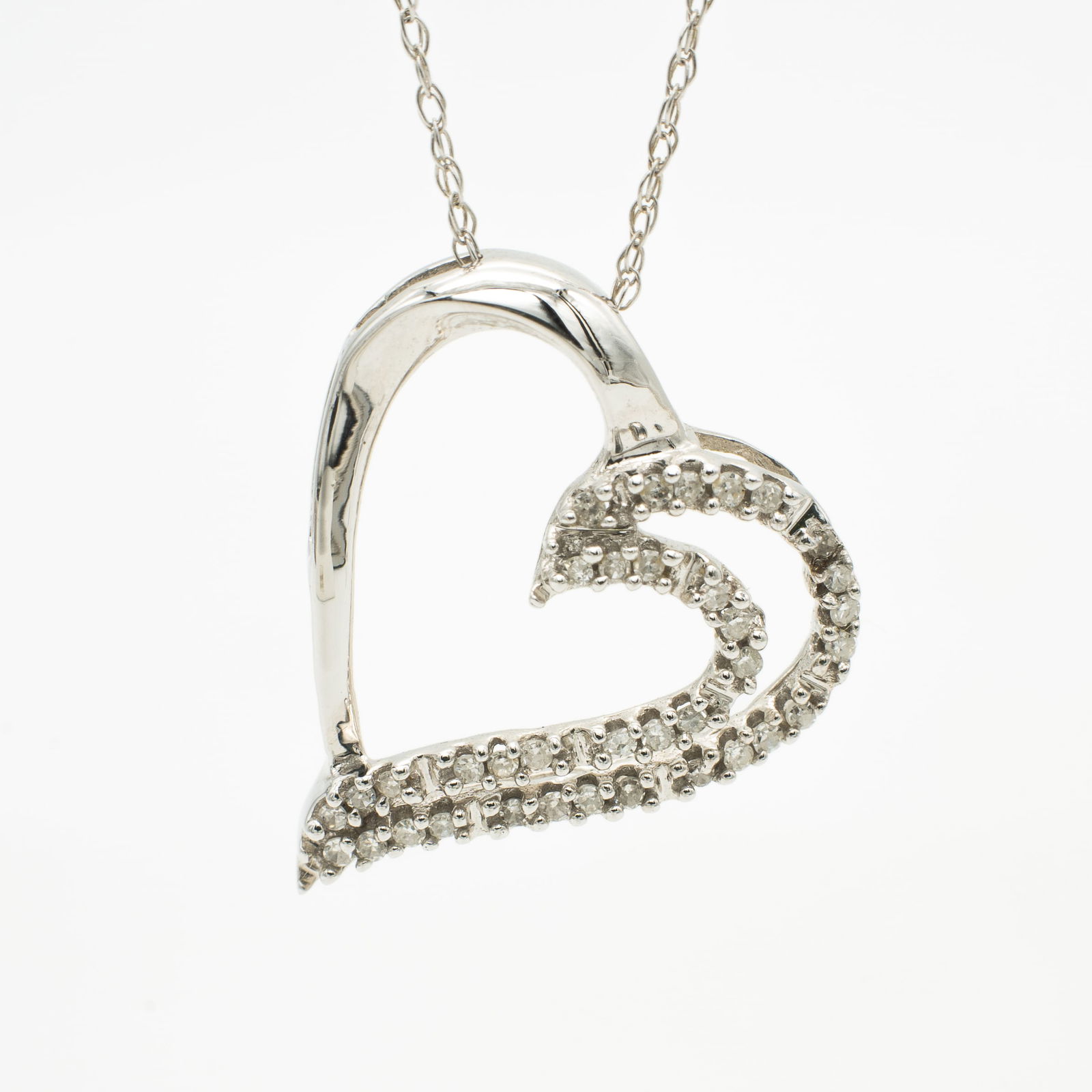 14k White Gold Tilted Heart Pendant and chain Diamond