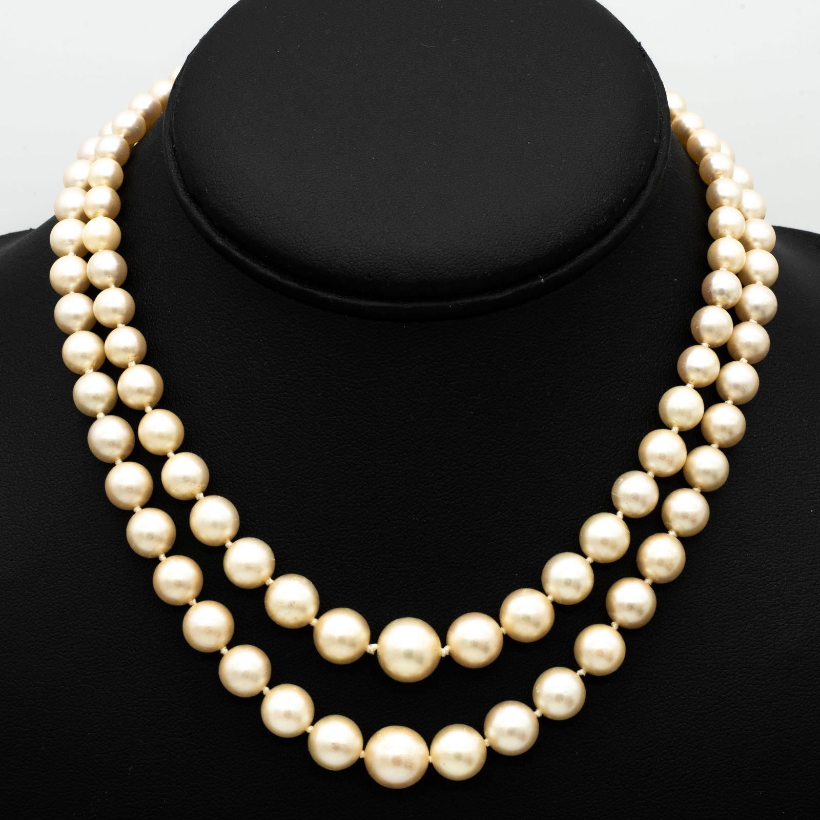 Antique Ciner Cultured Pearl Two Strand Graduated 5.5-10mm Necklace 16": Lot 10 Antique Ciner Cultured Pearl Two Strand Graduated 5.5-10mm Necklace 16" Includes Case. Ciner manufactured jewelry using real cultured pearls during the late 19th and early 20th centuries. Howev