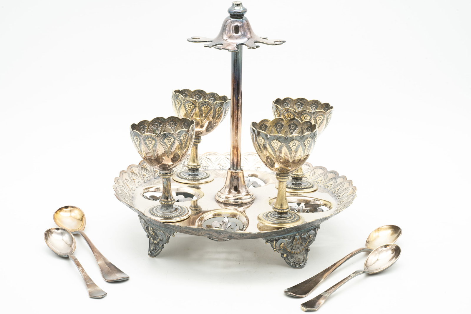 Antique JKNW Sheffield Silver SP Egg Server: Lot 15 Antique JKNW Sheffield Silver SP Egg Server 7.125 x 6.875 in. Small Spoon: 4.18 x .82 in. Large Spoon: 5.1 x .9 in. Cup: 2.6 x 1.84 in. 612.3 g