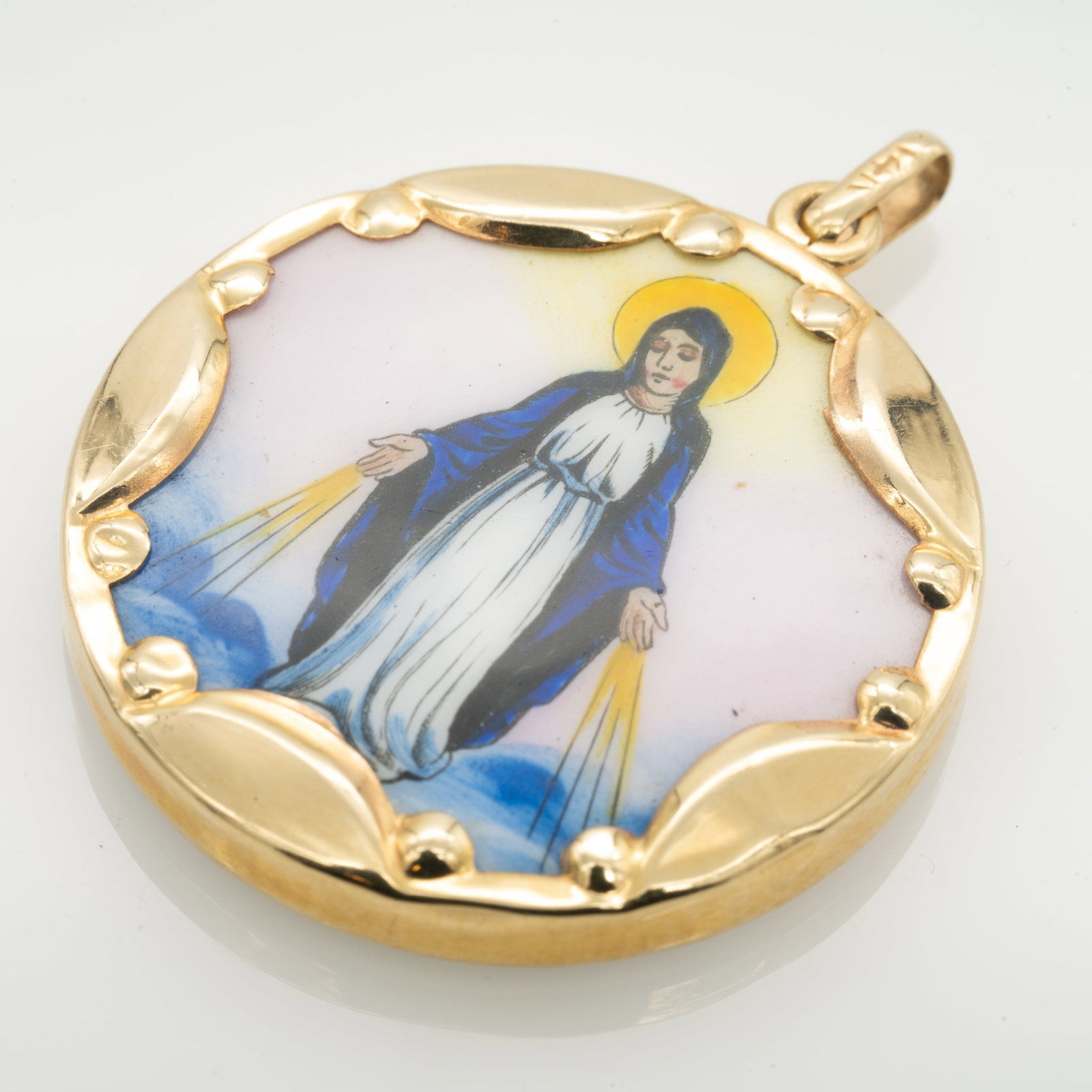 Vintage 14k Gold, Enamel Virgin Mary Burning Heart Pendant: Lot 205 Vintage 14k Gold, Enamel Virgin Mary Burning Heart Pendant Stamped: 14K 1.35 x 1.07 x .15 in. 12.3 g