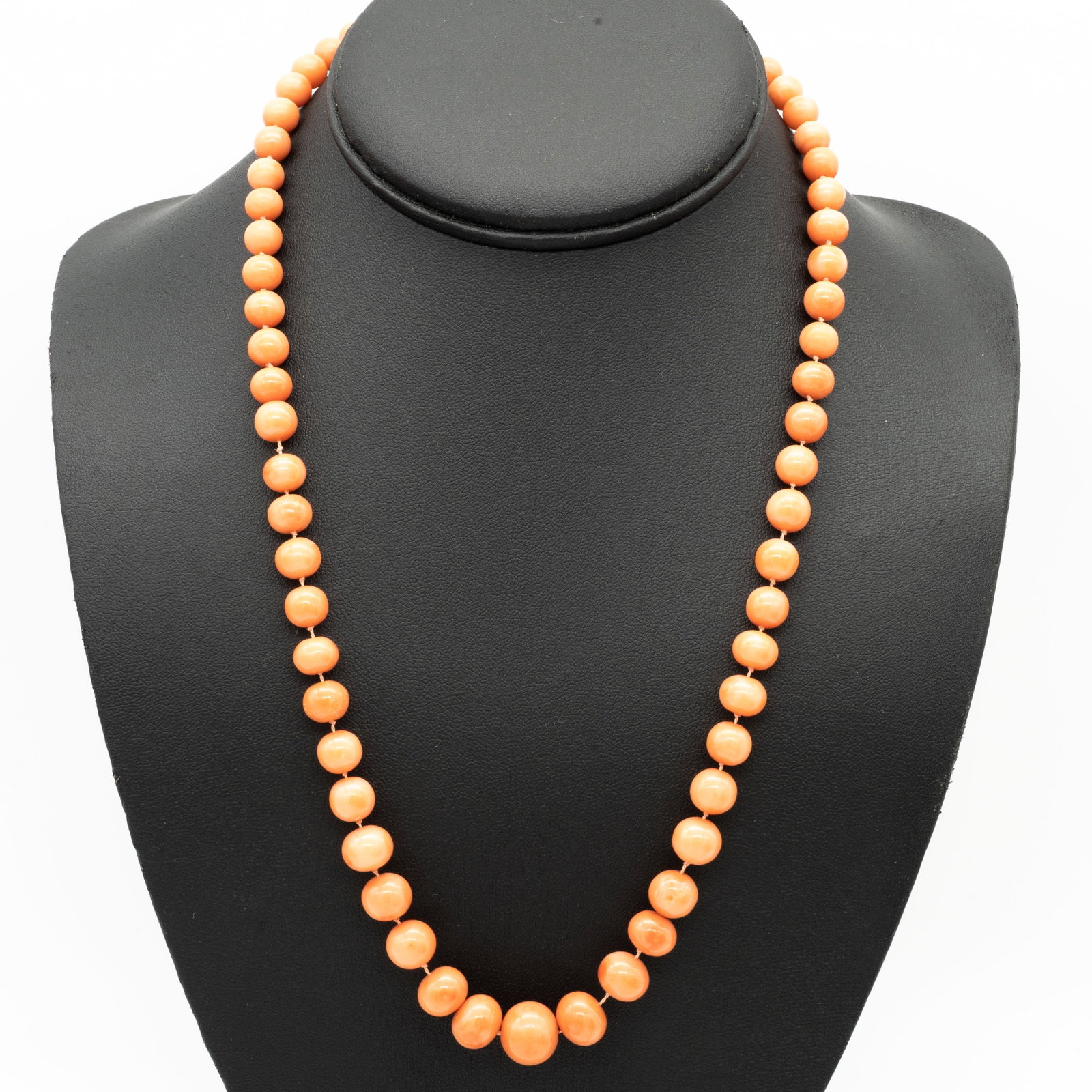 Antique 14k Gold Pink Coral Graduated Bead Necklace: Lot 250 Antique 14k Gold Pink Coral Graduated Bead Necklace 20.5 in. Largest Bead: 11.73 mm Smallest Bead: 6.6 mm 44.5 g