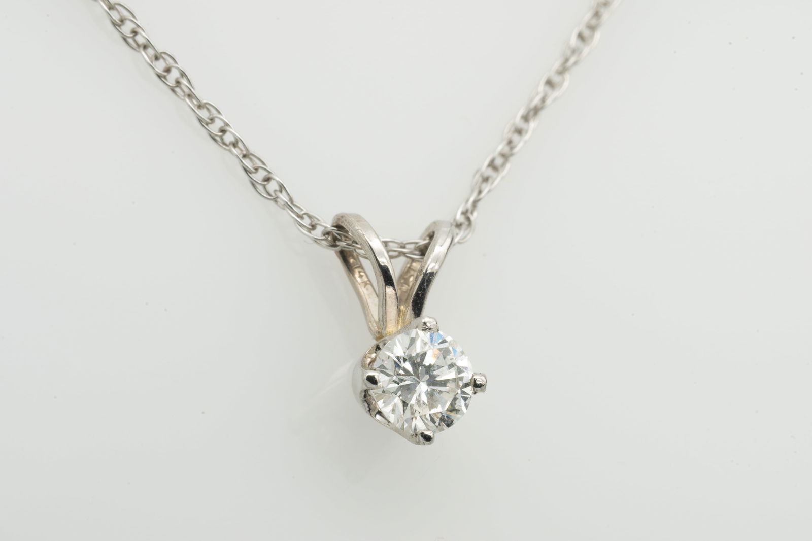 Vintage 14k White Gold 1/4ct Solitaire Diamond Pendant Necklace (1 of 4)
