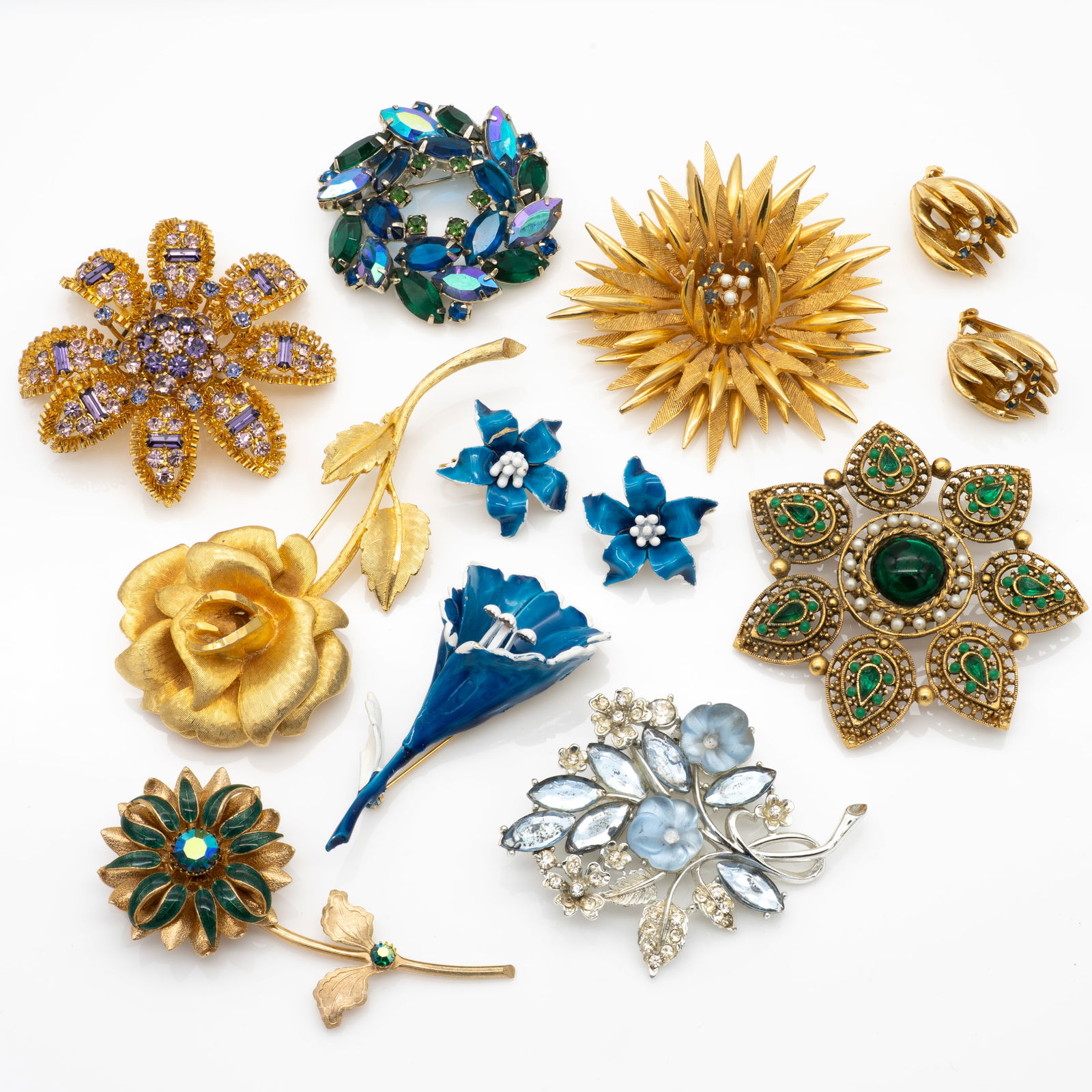Lot of Vintage Jewelled Mid-Century Costume Jewelry Brooches and Earrings (1 of 8)