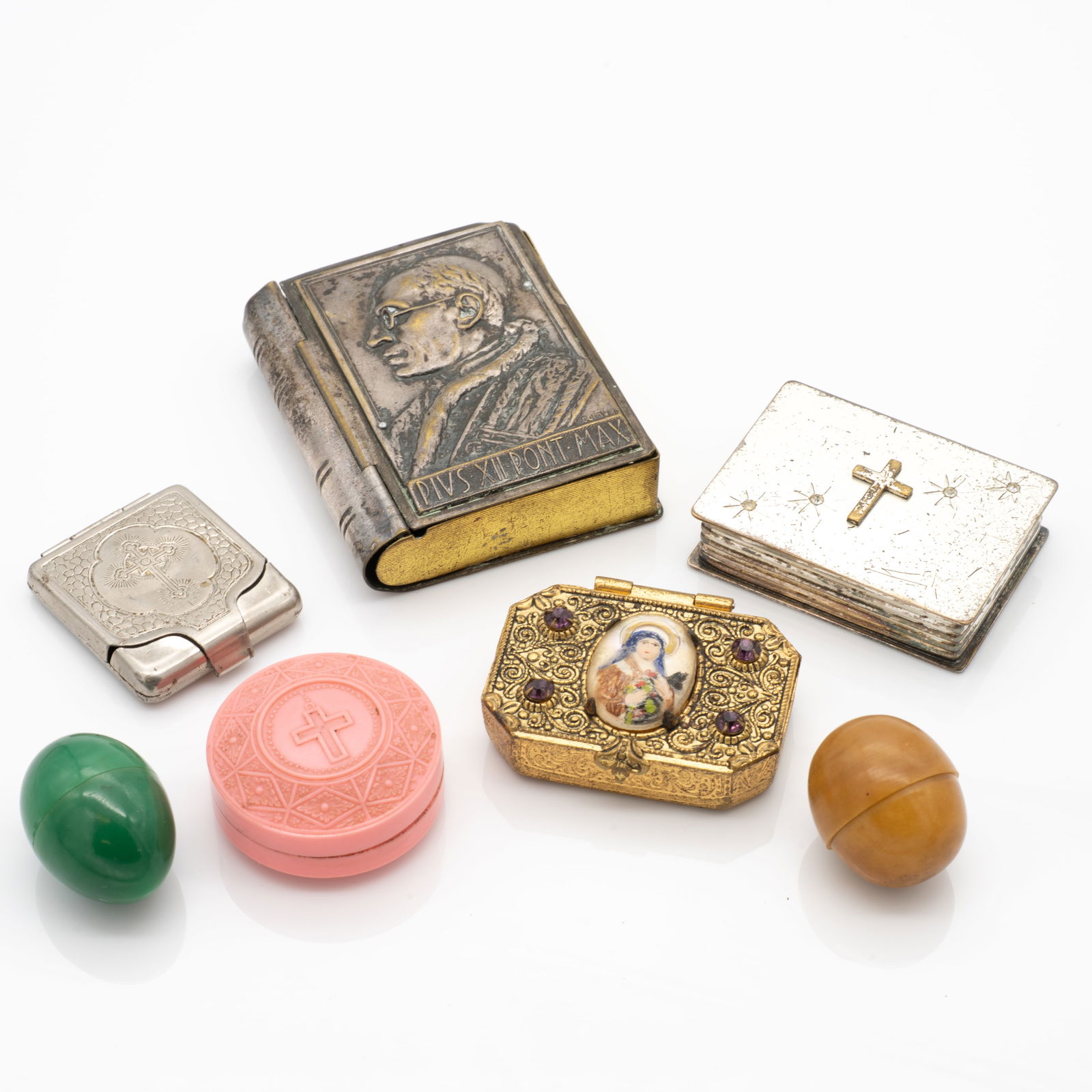 Vintage and Antique Rosary Beads and Cases incl Sterling Silver: Lot 127 Vintage and Antique Rosary Beads and Cases incl Sterling Silver Description: Smallest Metal Case Stamped: GERMANY , Included Rosary Stamped: STERLING Small Pink Case: MADE IN ITALY Dimensions: