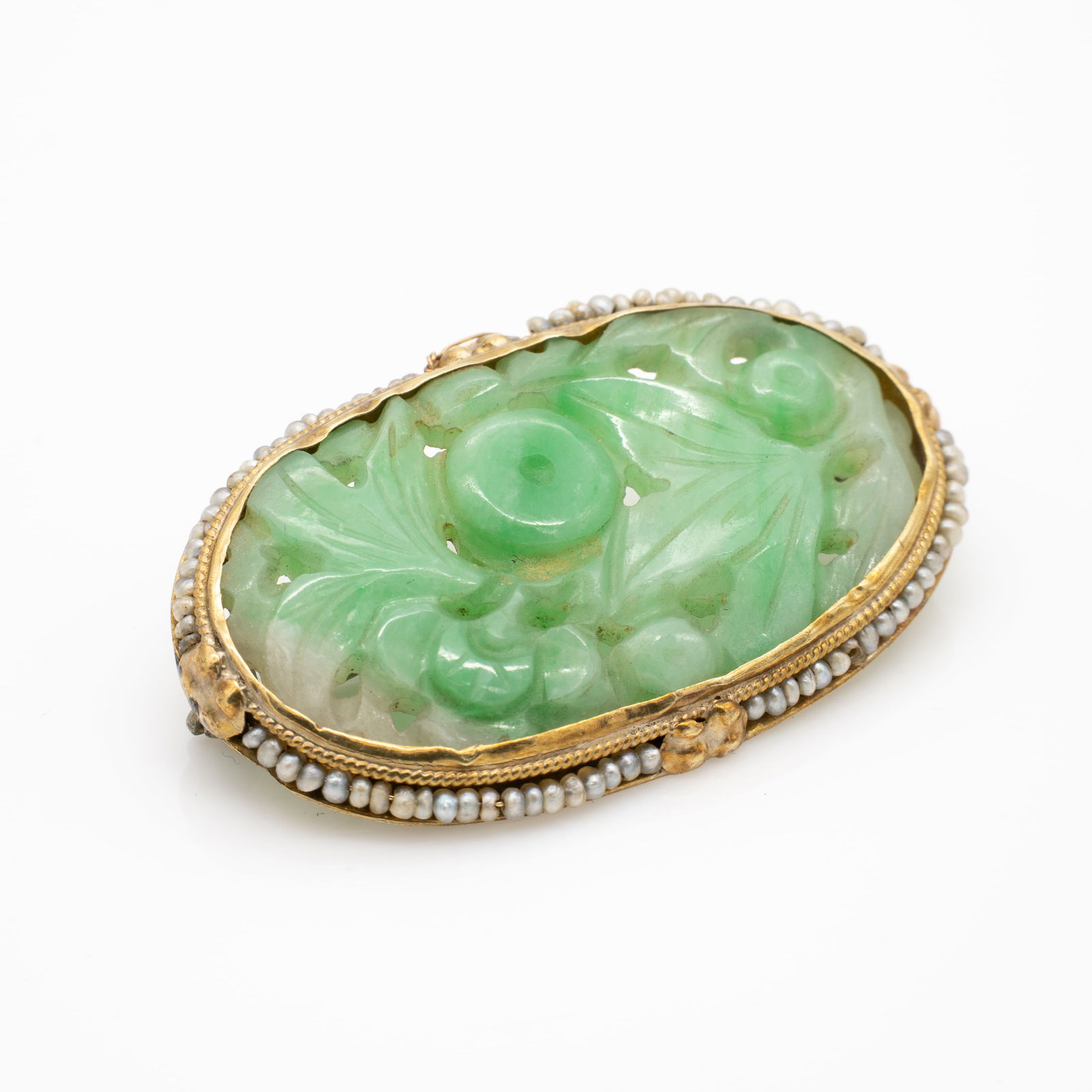 Antique Chinese Carved Jadeite 14k Gold Seed Pearl Brooch: Lot 137 Antique Chinese Carved Jadeite 14k Gold Seed Pearl Brooch Dimensions: .91 x 1.55 x .31 in. Weight: 6.6 g