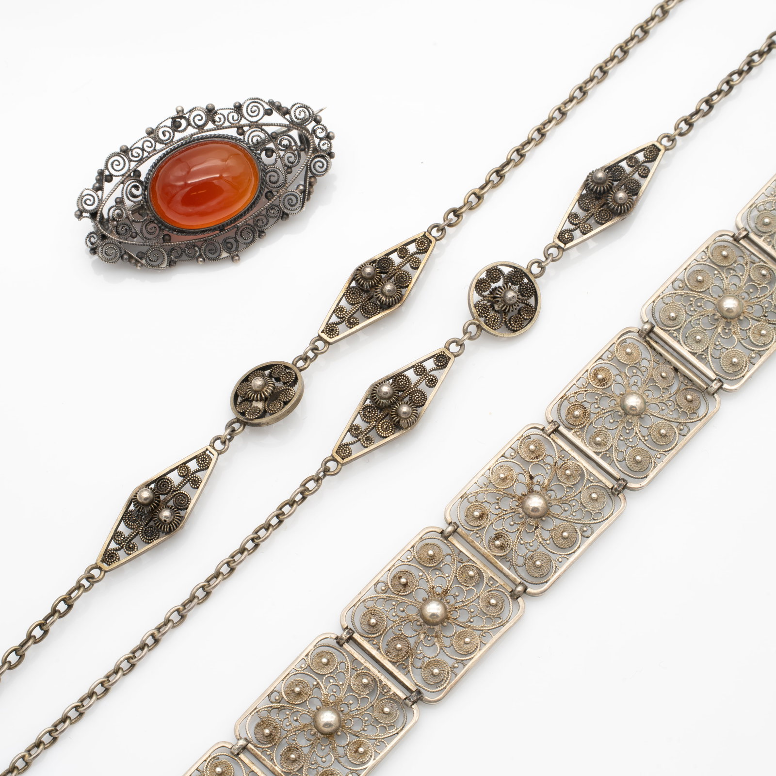 Antique Silver Filigree Granulation Jewelry Scandinavia Italy Carnelian: Lot 153 Antique Silver Filigree Granulation Jewelry Scandinavia Italy Carnelian Description: Carnelian Brooch Stamped: ITAL Bracelet Stamped 935 XX Dimensions: Brooch: 1.58 x .94 x .53 in. Bracelet: 7