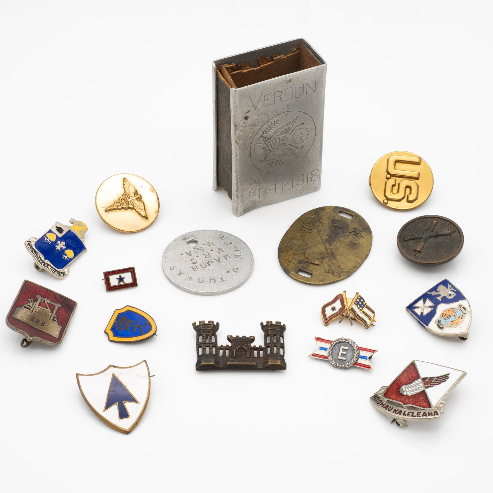 Group of WW1, WW2 Military Badges, Dog Tags Etc.: Lot 209 Group of WW1, WW2 Military Badges, Dog Tags Etc. Description: Includes: A Japanese WW2 Army Dog tag, with an X inscribed likely indicating the soldier safely returned from battle. A WW1 dog ta