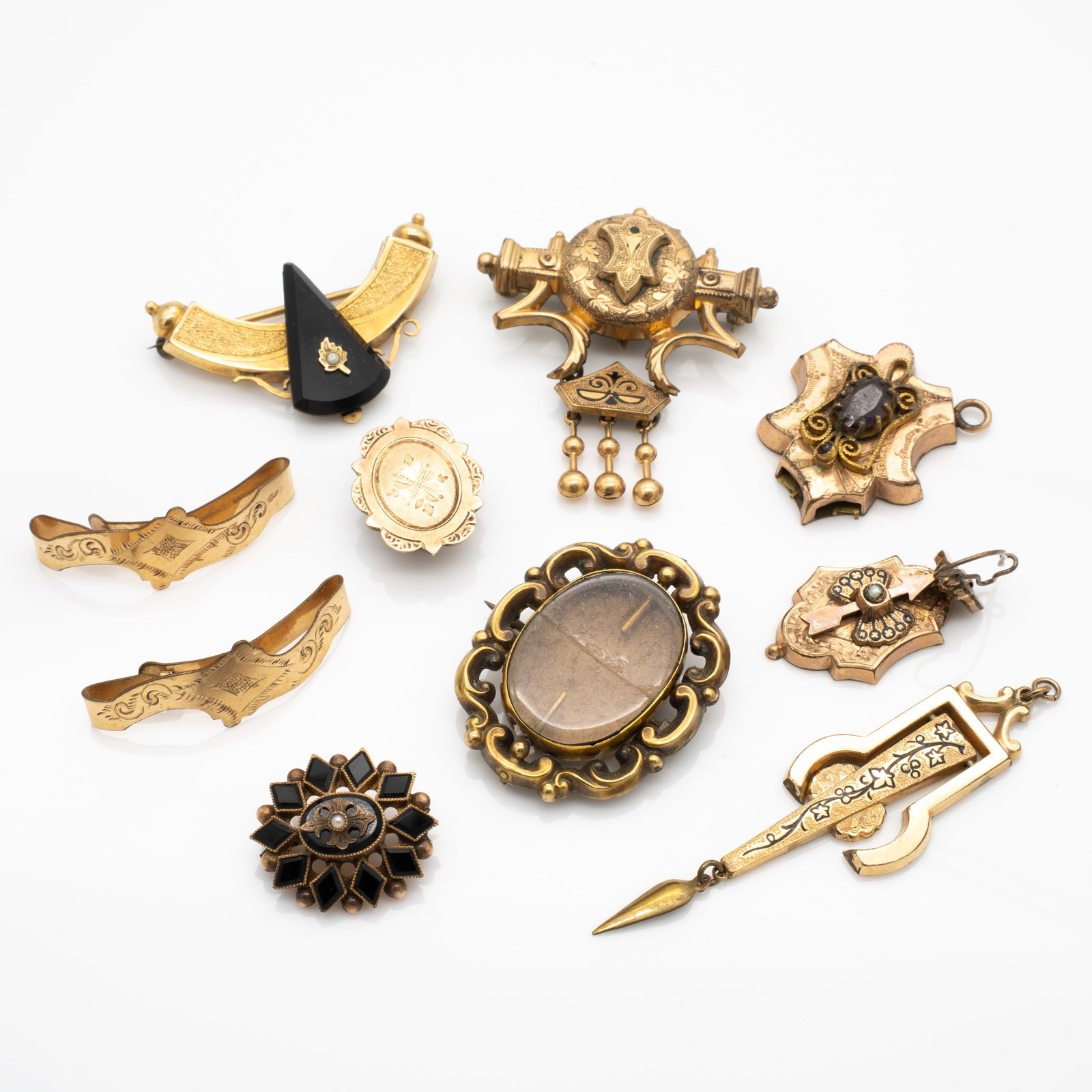 Antique Gold GF Victorian Jewelry and Parts incl Spinning Locket: Lot 287 Antique Gold GF Victorian Jewelry and Parts incl Spinning Locket Description: 10 pieces, including a spinning glass locket designed to display two photos, allowing either side to be shown. Two