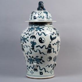 Large Chinese Export-Style Lidded Jar with Foo Dog Finial and Blue Underglaze Decoration