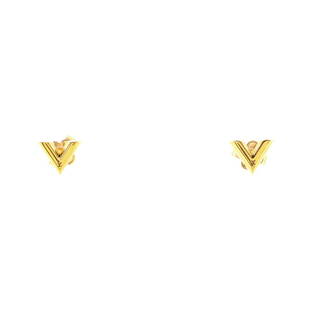 Louis Vuitton Essential V Stud Earrings Metal: Louis Vuitton Essential V Stud Earrings Metal Exterior Color: Gold Material: Metal RBJ no: EG.LV.ERAS.MTAL Item No: 122784/4 Brand Code: LE1118 SIZE AND FIT: Height/Length: 8