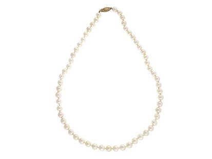 14K Yellow Gold With Pearl Necklace: 14K Yellow Gold With Pearl Necklace SKU: RBJ364-400-1693-01C9A Condition: Pre-Owned Metal: Yellow Gold Stone: Pearl Model Size and Fit: Chain Length: 18", Chain Width: 7.25mm, Pearl