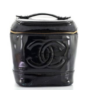 Chanel Vintage Timeless Cosmetic Case Patent Tall: Chanel Vintage Timeless Cosmetic Case Patent Tall Exterior Color: Black Interior Color: Black Exterior Material: Patent Leather Interior Material: Leather Hardware Color: Gold 