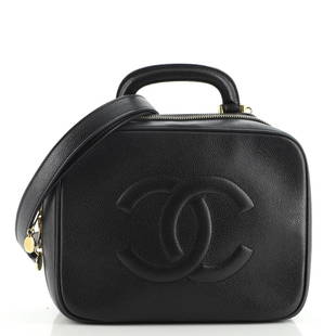 Chanel Vintage Timeless Zip Around Vanity Case Caviar Small: Chanel Vintage Timeless Zip Around Vanity Case Caviar Small RBJ no: HB.CH.VGTV.CAV.SM Item No: 122912/58 Brand Code: 4506000 SIZE AND FIT: 8.5"W x 6.5"H x 4"D, 1" handle drop, 21" strap