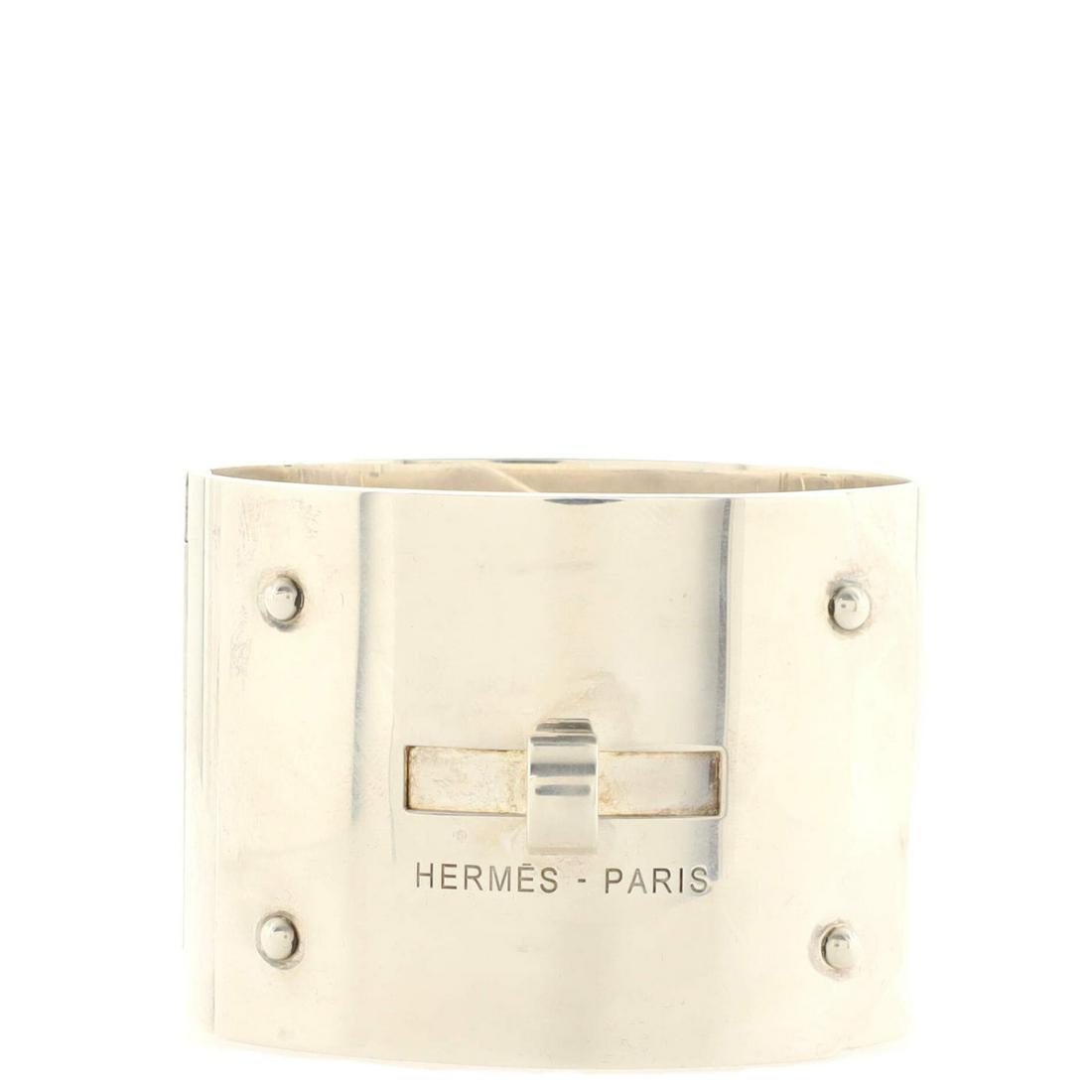 Hermes Kelly Bracelet Sterling Silver Large: Hermes Kelly Bracelet Sterling Silver Large Exterior Color: Silver Material: Sterling Silver Collateral: Pouch Accessories: Pouch Item No: 187222/1 SIZE AND FIT: Circumference: 6.25 ", Width: 1.75