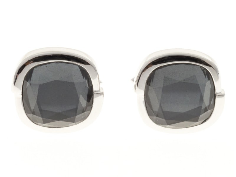 Stephen Webster 18K White Gold Faceted Hematite Cufflinks: Stephen Webster 18K White Gold Faceted Hematite Cufflinks Product Code: 395-178-237-01C9A Brand: Stephen Webster Condition: Pre-Owned Metal: White Gold Stone: Hematite Size and Fit: Top to bottom: