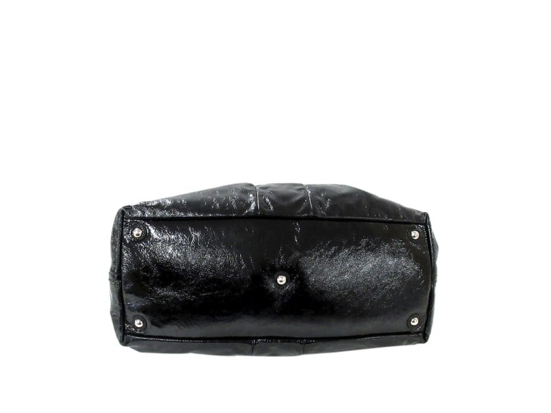 YSL Easy Y Patent Leather Tote Bag: YSL Easy Y Patent Leather Tote Bag Product Code: BVRGDE7J4SZV5V56 Brand: YSL Condition: Pre-Owned The Easy Y handbag features a patent leather body, rolled leather handles, a twoway top zip closure, a