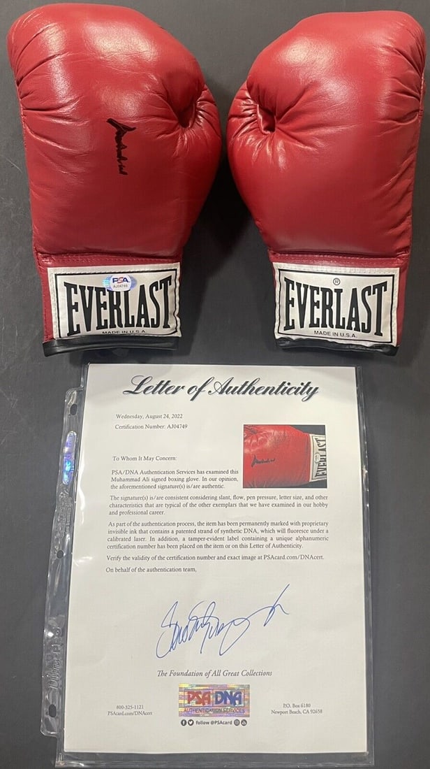 Muhammad Ali Signed Everlast Boxing Glove Pair Vintage Bold Autograph PSA COA: Muhammad Ali Signed Everlast Boxing Glove Pair Vintage Bold Autograph PSA COA Muhammad Ali Signed Everlast Boxing Glove Pair Vintage Bold Autograph PSA COA