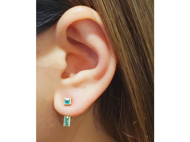 Stephen Webster Gold Struck 18k Sapphire & Green Tourmaline Earrings Stud: Stephen Webster Gold Struck 18k Sapphire & Green Tourmaline Earrings Stud Product Code: 333930987630-E Condition: Never Worn Metal: gold Stone: sapphire Model: 333930987630-E Item Specifics: <