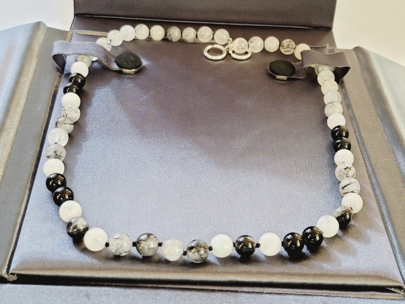 Tiffany & Co Picasso Rare Moonstone Quartz Onyx Chain: Tiffany & Co Picasso Rare Moonstone Quartz Onyx Chain Brand Tiffany & co Mint condition Type Chain Style Beaded Metal Sterling silver Metal purity 925 Chain length 21" Chain weig