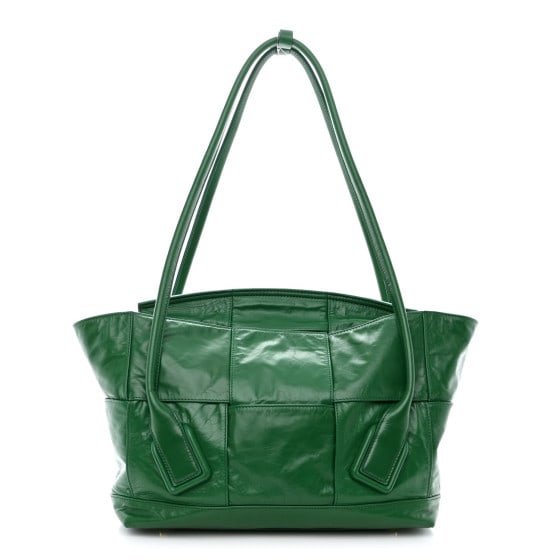 Bottega Veneta Paper Calfskin Maxi Intrecciato Medium Arco Slouch Racing Green: Bottega Veneta Paper Calfskin Maxi Intrecciato Medium Arco Slouch Racing Green SKU no: RBJ1381024 Brand: BOTTEGA VENETA Condition: Very Good Condition Details: Exterior: Corner wear, faint scuffs, Han