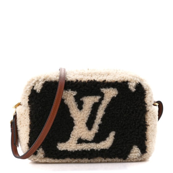 Louis Vuitton Monogram Teddy Beach Pouch: Louis Vuitton Monogram Teddy Beach Pouch This is an authentic LOUIS VUITTON Monogram Teddy Beach Pouch. This new take on a classic features Louis Vuitton monogram on shearling fleece. The bag features