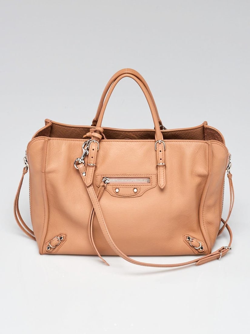 Balenciaga Rose Des Sables Calfskin Leather Papier A6 Zip Around Tote Bag: Balenciaga Rose Des Sables Calfskin Leather Papier A6 Zip Around Tote Bag SKU no: RBJ483735 Overall Condition: Gently used Exterior Condition: Gently used Interior Condition: Gently used Designer: Bal