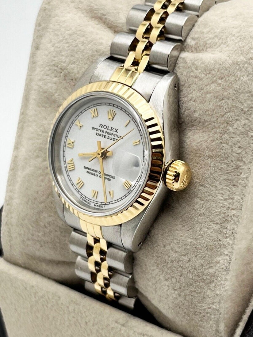 Rolex Ladies Datejust 69173 White: Rolex Ladies Datejust 69173 White Brand: Rolex Design: Lady Datejust Watch Datejust Collection Case Material: Stainless Steel Strap Material: Stainless Steel, Gold Movement: Automatic Period: 1990