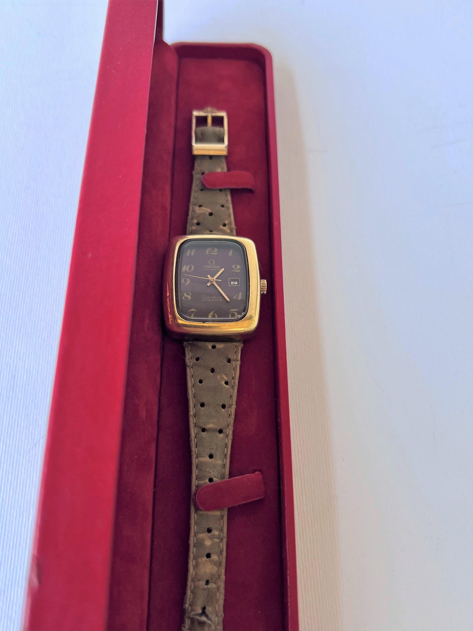 Omega Geneve Dynamic Tank Hand: Omega Geneve Dynamic Tank Hand wind Watch Brand: Omega Case Material: Gold Plate Strap Material: Leather Movement: Manual Wind Place of Origin: Switzerland Period: 1970-1979 Date of Manuf