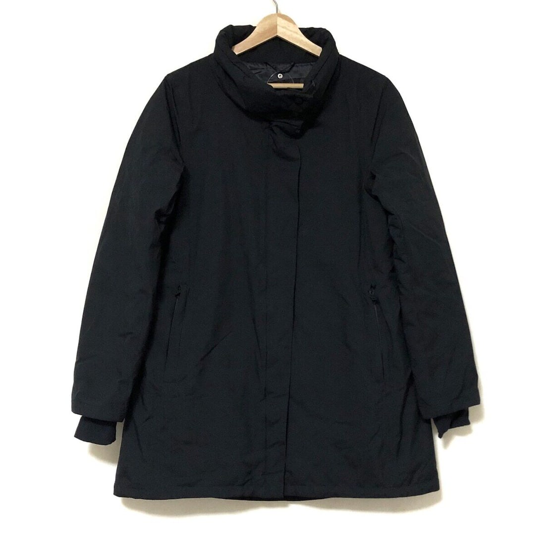 Auth HERNO - Black Down: Auth HERNO - Black Down Coat Condition: Pre-owned Brand: HERNO Style: Down Coat Color: Black Outer Shell Material: Please see the photo of the quality tag ConditionRank: 6 Department: <br