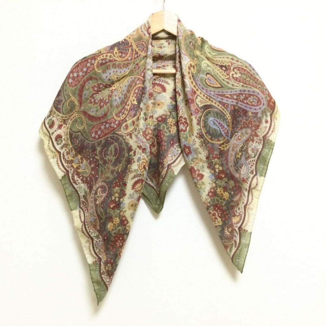 Auth ETRO - Cream Khaki Multi: Auth ETRO - Cream Khaki Multi Scarf Condition: Pre-owned Brand: ETRO Style: Scarf Color: Cream, Khaki, Multi ConditionRank: 6 Type: Scarf Shipping: Please allow 5-10 business day