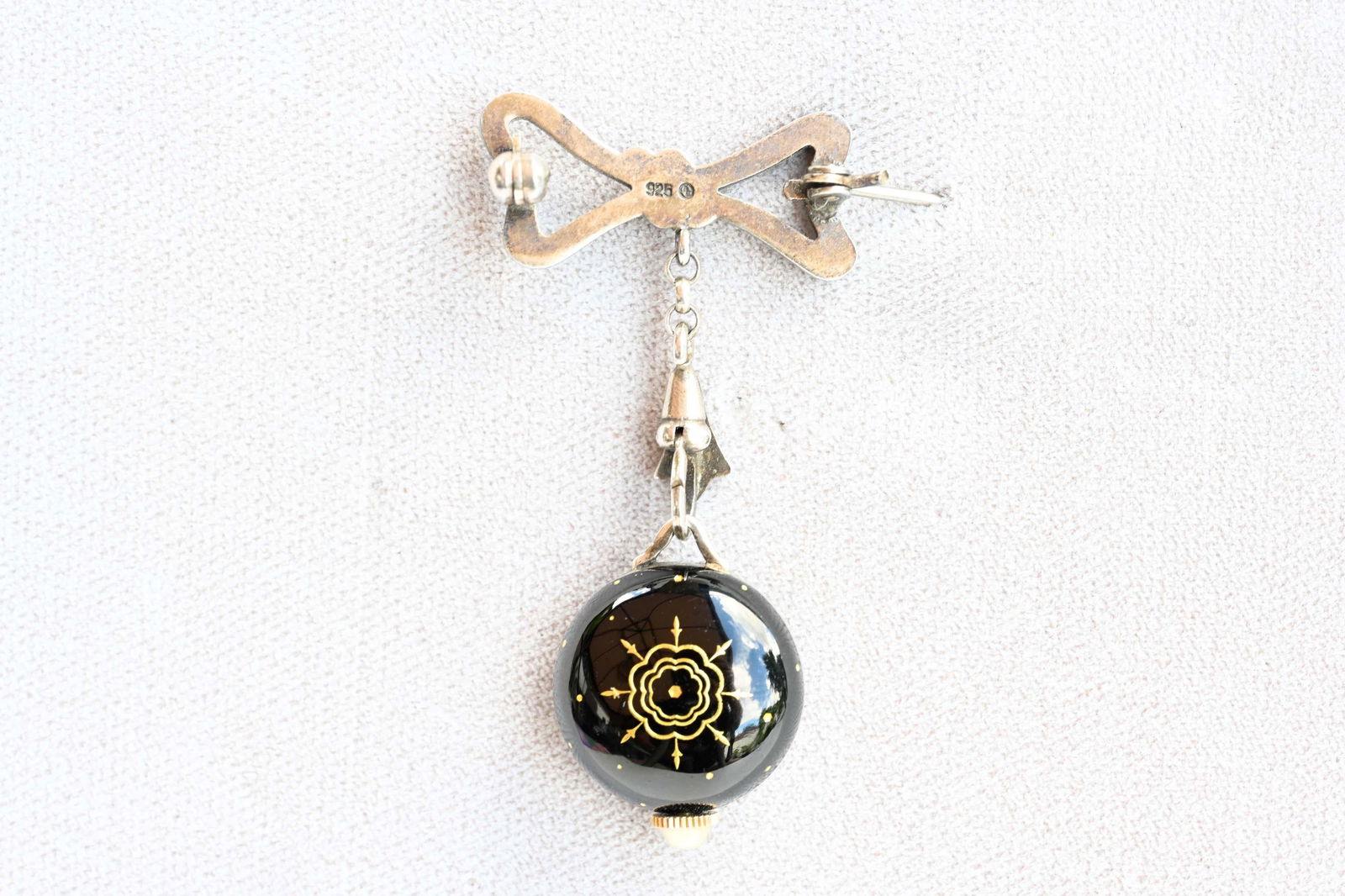 Silver Enamel Scherbel St. Moritz Ladies: Silver Enamel Scherbel St. Moritz Ladies FOB Watch Case Material: Silver, Enamel Case Shape: Round Movement: Manual Wind Case Dimensions: Diameter: 0.71 in (18 mm) Place of Origin: Switzerland Per