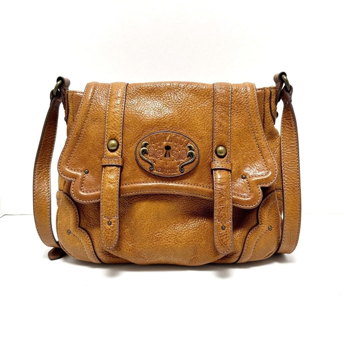 Auth ANNA SUI - Light Brown: Auth ANNA SUI - Light Brown Leather Shoulder Bag Condition: Pre-owned Brand: ANNA SUI Style: Shoulder Bag Exterior Color: Light Brown Exterior Material: Leather Accessories: Dust Bag Cond