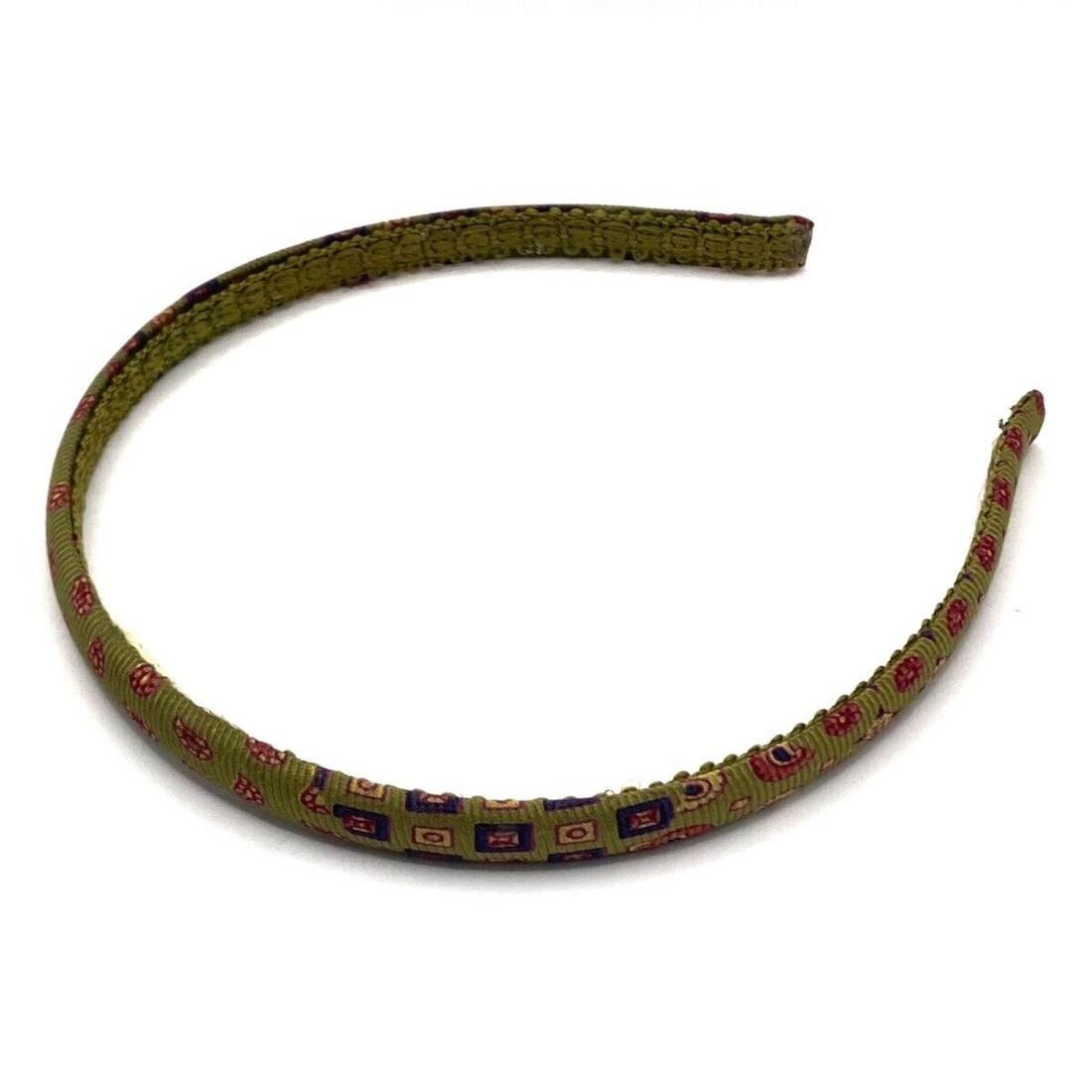 Auth ETRO - Green Satin Other: Auth ETRO - Green Satin Other Jewellery Condition: Pre-owned Brand: ETRO Style: Other Jewellery Color: Green Material: Satin Note: This will be shipped by FedEx. Please note taxes may be charged.