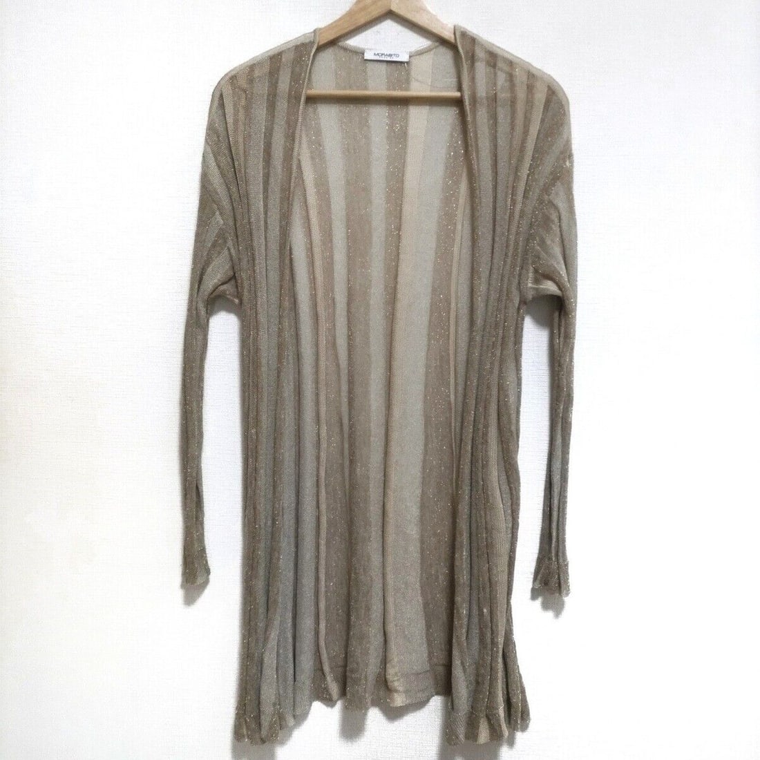 Auth MORABITO - Beige Gold: Auth MORABITO - Beige Gold Cardigan Condition: Pre-owned Brand: MORABITO Style: Cardigan Color: Beige, Gold Material: Please see the photo of the quality tag Accessories: None ConditionRa