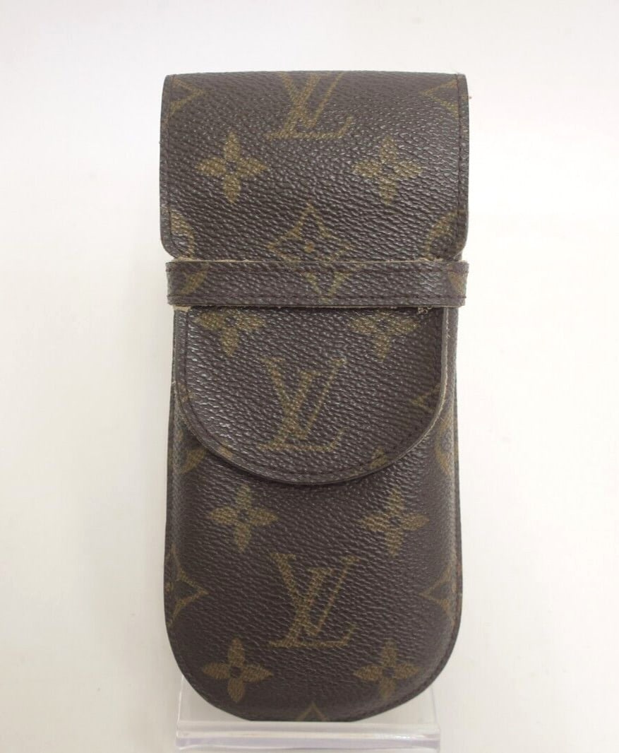 LOUIS VUITTON Leather Glasses case Monogram: LOUIS VUITTON Leather Glasses case Monogram Accessory #31536 Condition: Used Condition: Used: An item that has been used previously. See the sellers listing for full details and ... Read more about th
