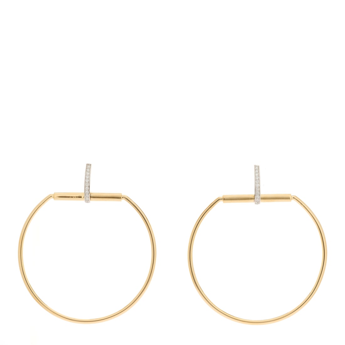 Roberto Coin 18K Yellow White Gold: Roberto Coin 18K Yellow White Gold Diamond Classica Parisenne Drop Earrings Brand: ROBERTO COIN Condition: Excellent Condition Details: Hardware: Faint scratch(es), , Pouch, Due to grading limitations