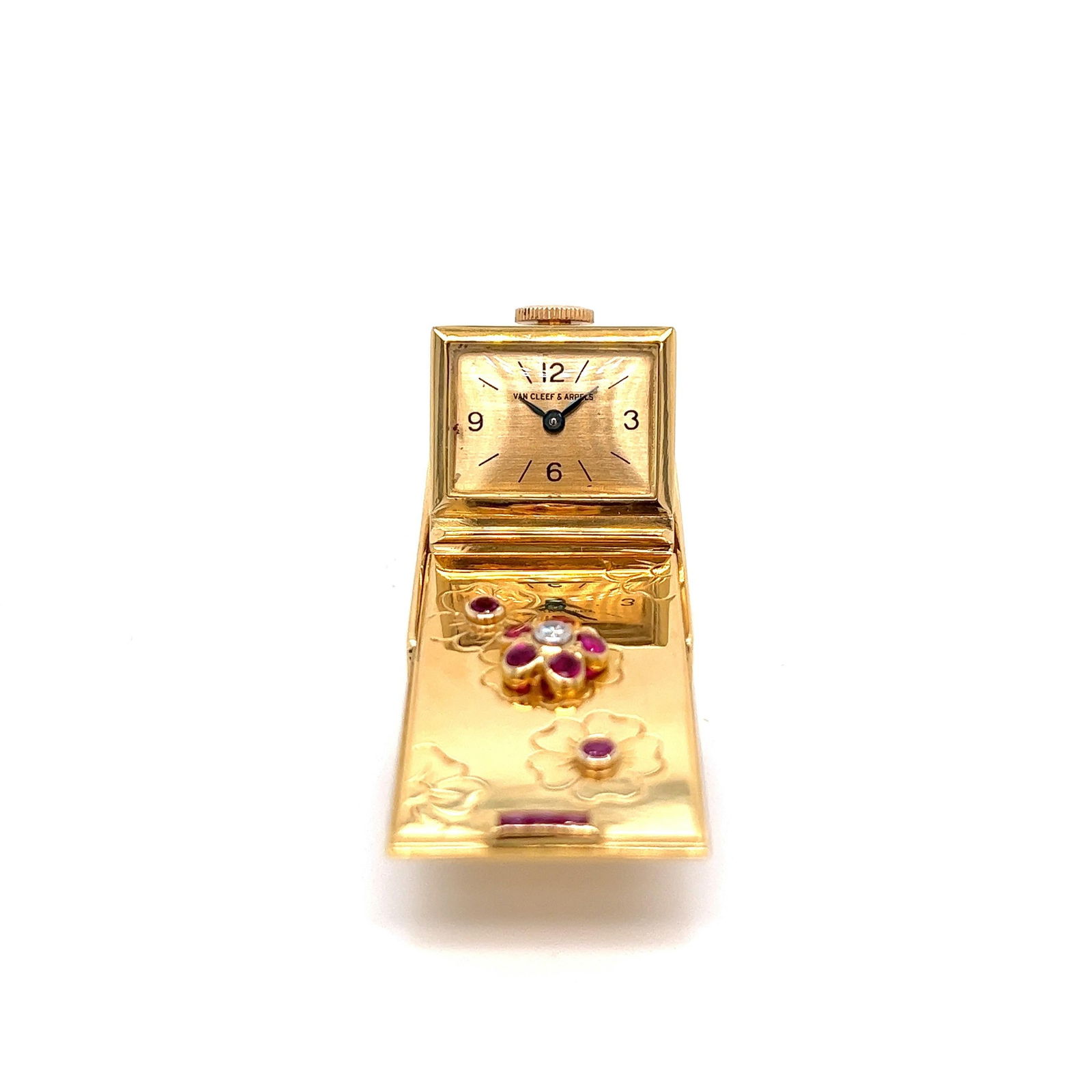 Van Cleef & Arpels 1940s Gold: Van Cleef & Arpels 1940s Gold Travel Clock Brand: Van Cleef & Arpels Case Material: 18k Gold, Yellow Gold Weight: 32.7 g Period: 1940-1949 Date of Manufacture: 1940s Condition: Excellent Wear cons
